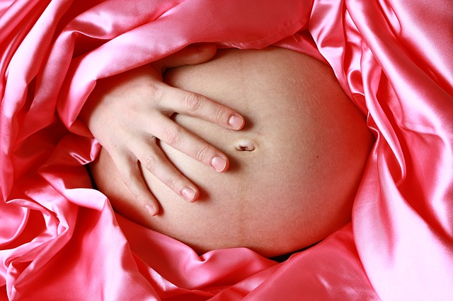 Schwangerschaft mit Bauchnabelpiercing